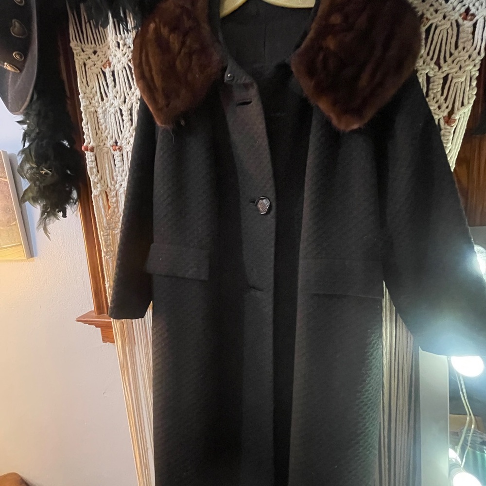 Vintage Kapmoor 50s 60’s Wool w/ mink collar